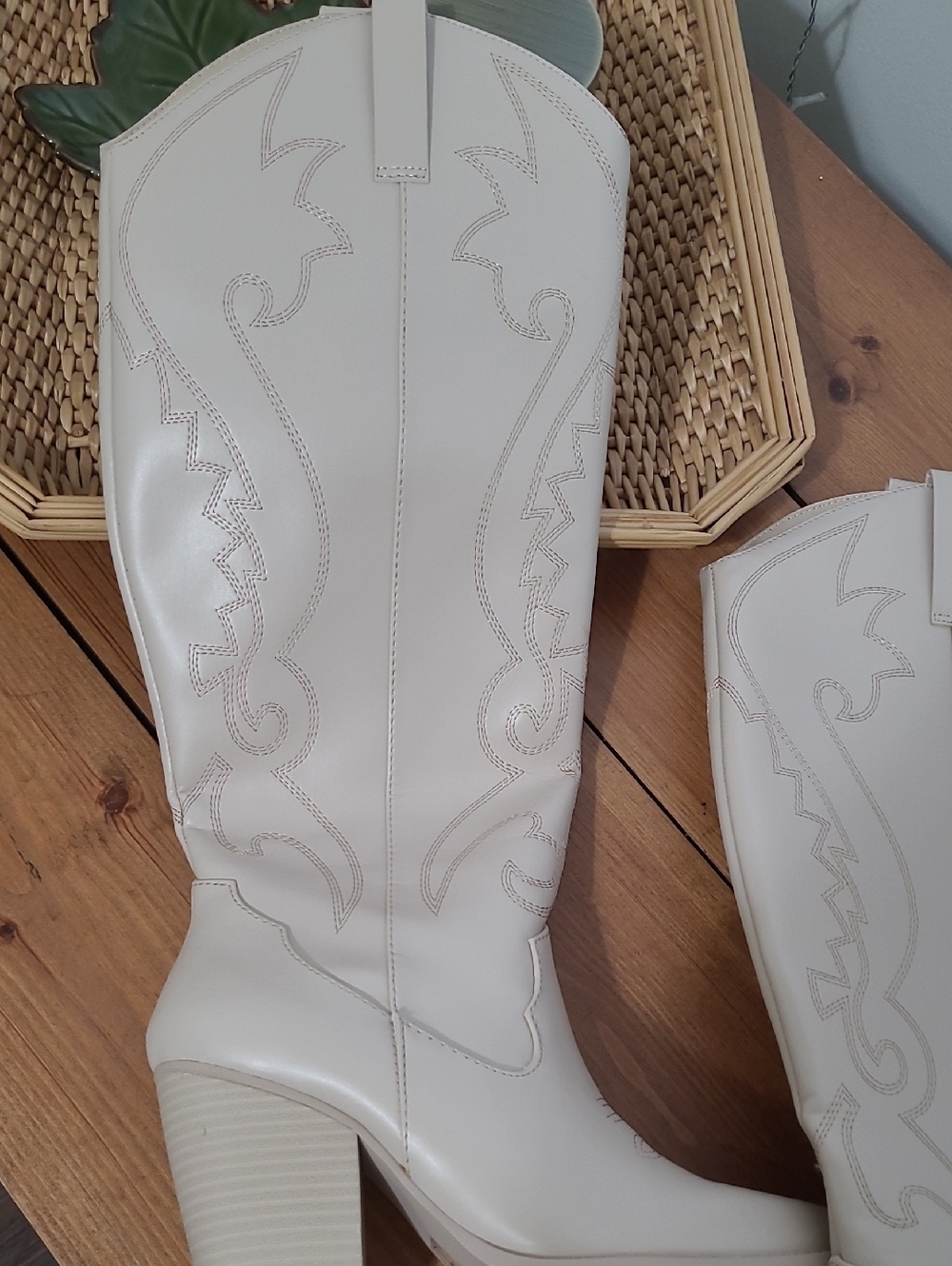Gorgeous Cream Cowboy Boots - Picture 8 of 9